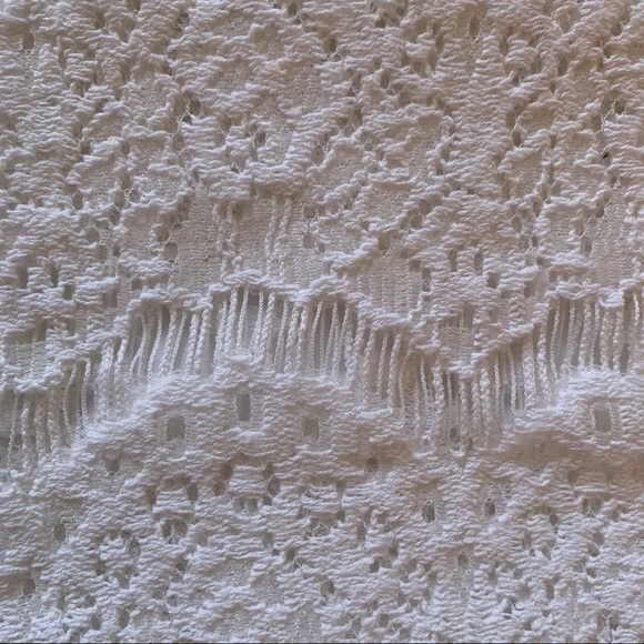 🤍☀️ White Crochet Cropped Top - Picture 3 of 5